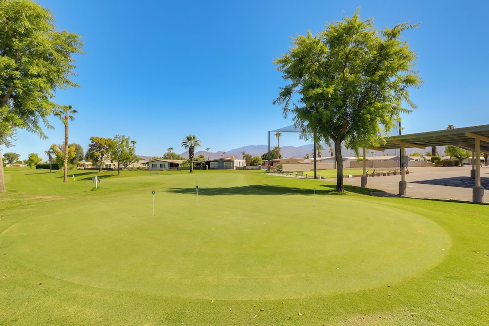 Golf Course On-site: Peaceful Condo in Palm Desert