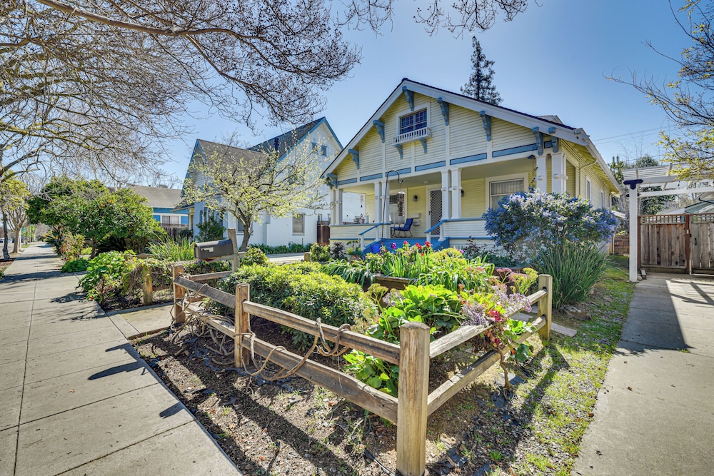 6 Blocks to Sjsu: Cozy Bungalow w/ Deck & Koi Pond
