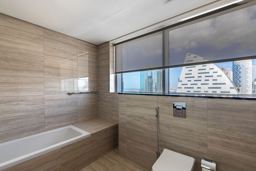 SIMPLY COMFORT Missoni Top Floor with Sea, Canal and Burj Khalifa Views