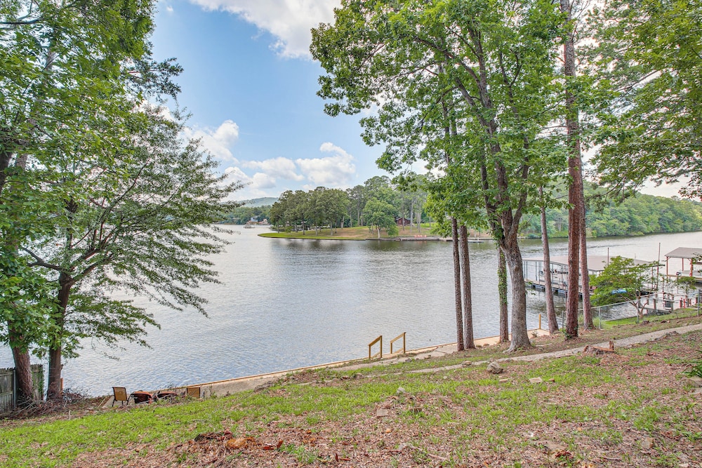 Lake Hamilton Views: Hot Springs Family Home!