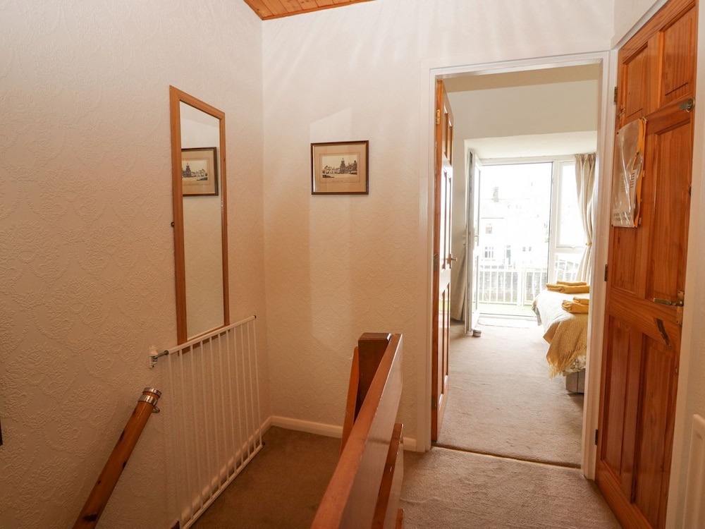 Lazey Cottage