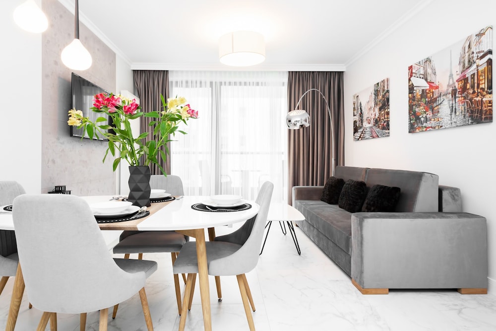 Apartment Dzielna Warsaw by Renters view 3