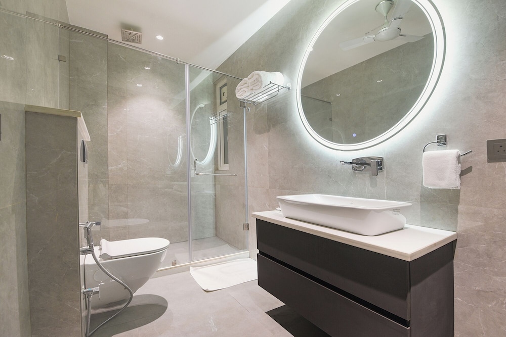Fabhotel Ivory Leaf
