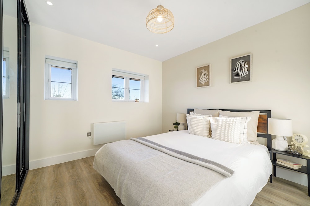 105A Beechwood Grove Flat