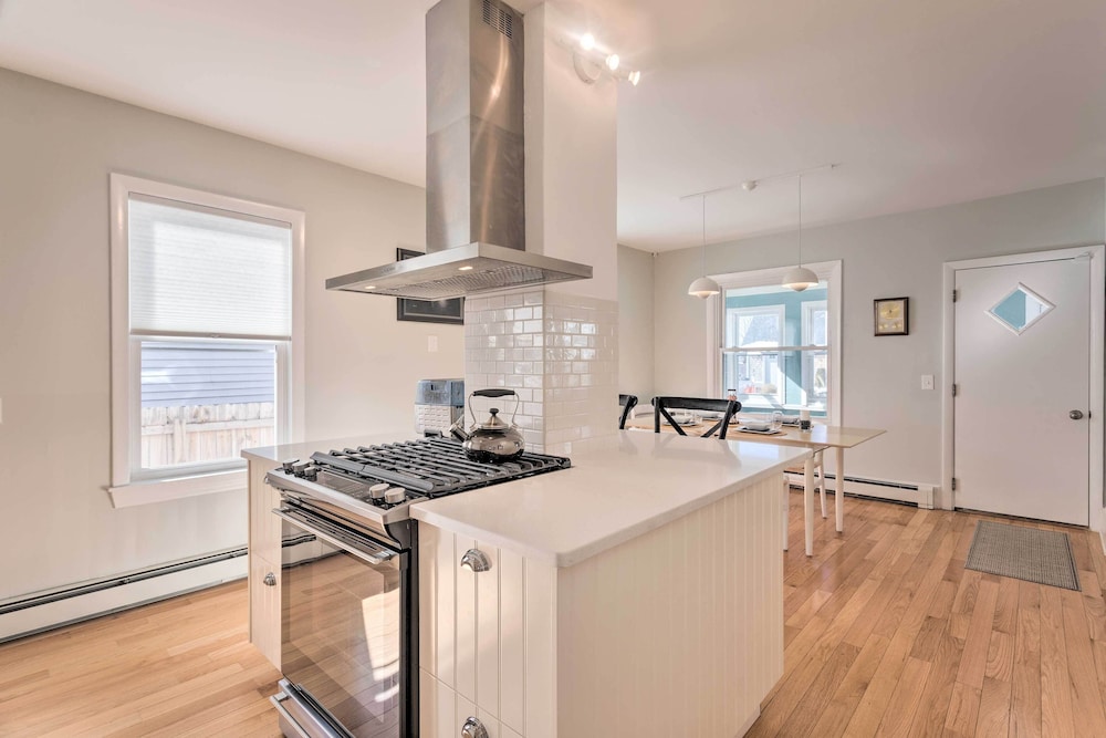 Renovated Barrington Cottage w/ Beach Access! view 5