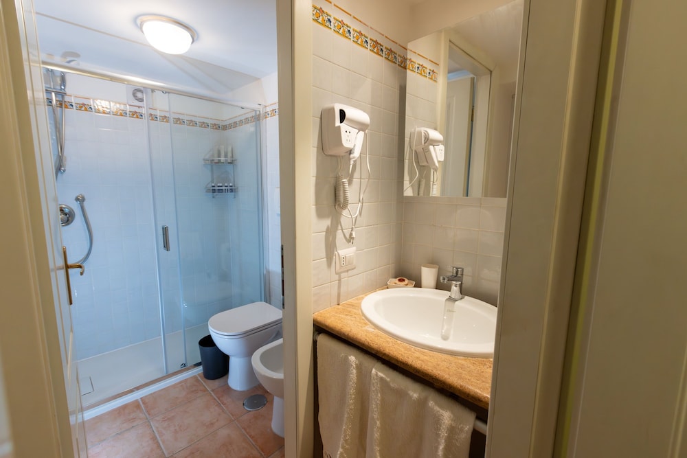 Rosam Via Veneto 15 min Walk From Spanish Steps