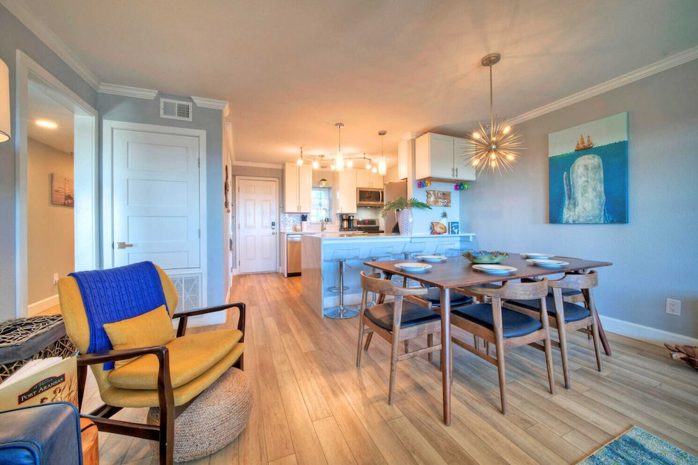 Sleeps 18, 2 Condos Beach Access, Pool, Views, Tennis + Pickleball Courts