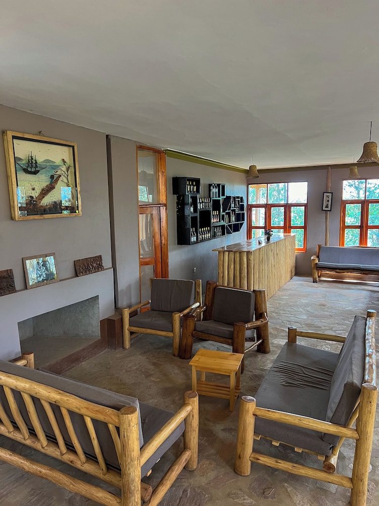 Gorilla Bluff Lodge view 4
