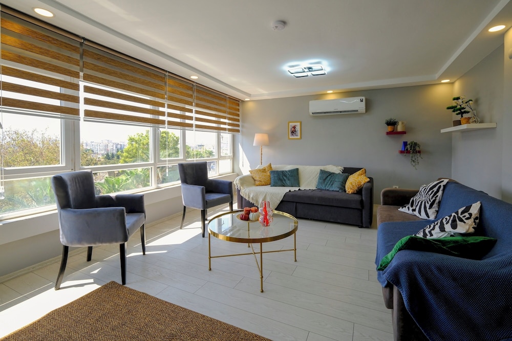Maxi Hadrian - 7