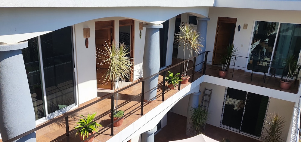 Carri Surf Studio - Property Image 15