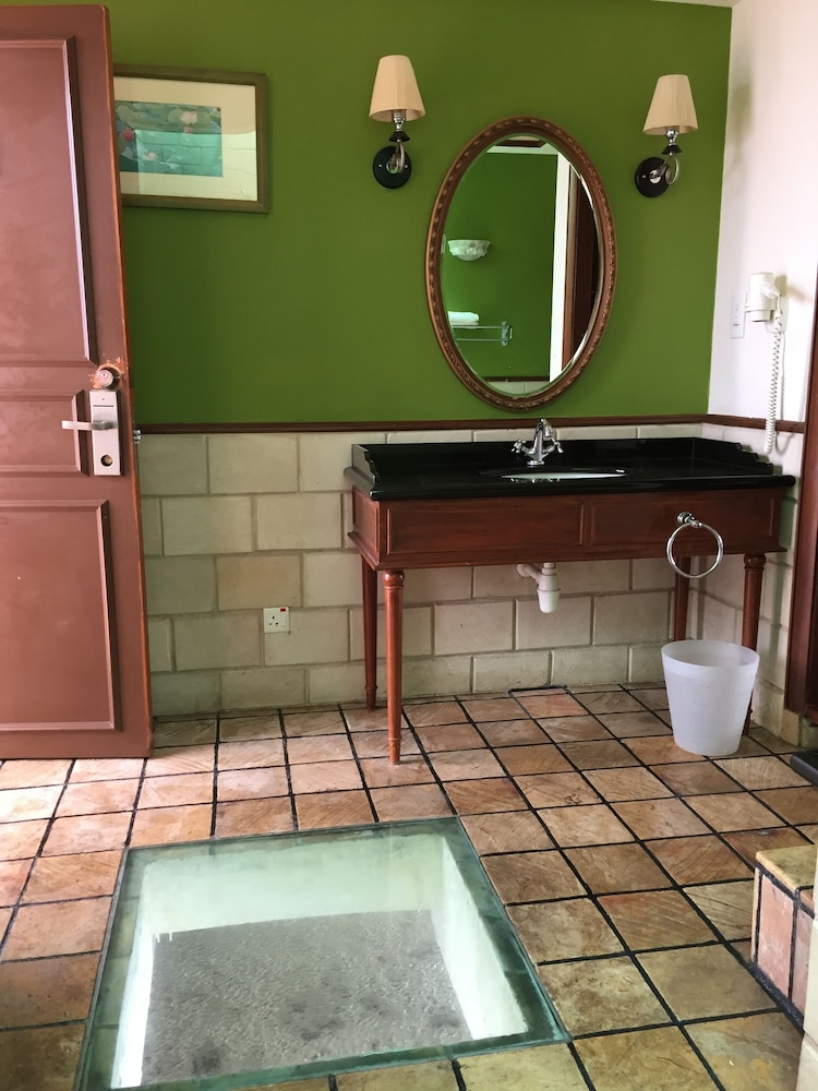 CMK & Private Water Chalet