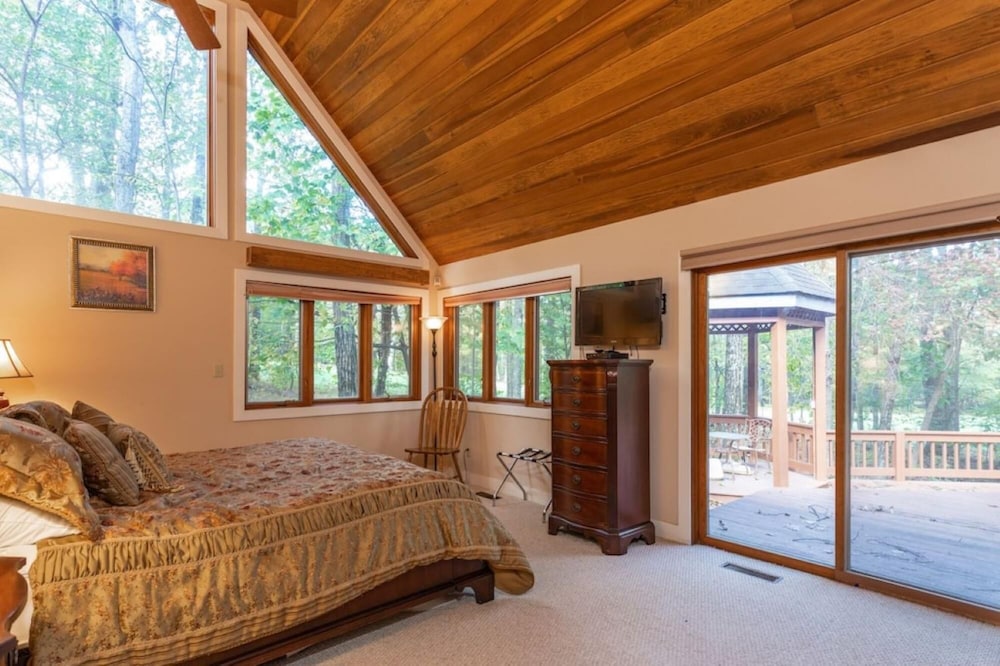 Book Spring Summer Luxury House at Wintergreen view 3