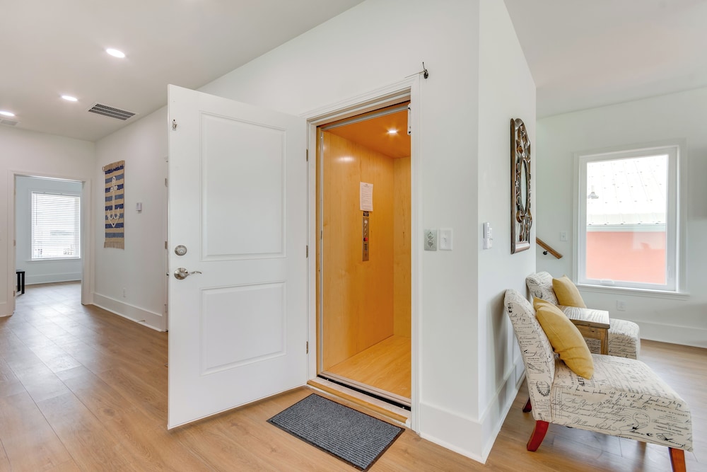 Walk to Beach: Home w/ Ocean View in Navarre!