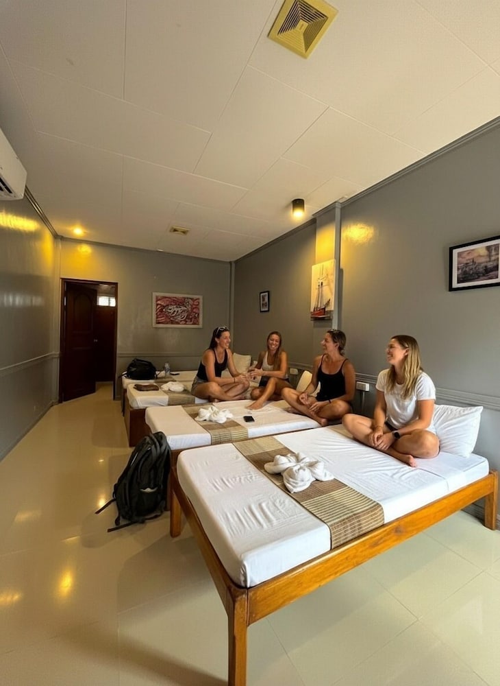 Hola Hostel Puerto Princesa
