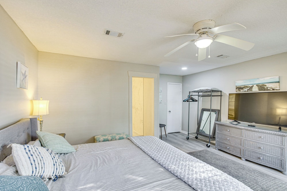 Bayfront Haven: Group Getaway in Milton!