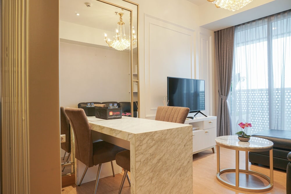 Brand New and Luxury 1BR at West Vista Apartment view 2