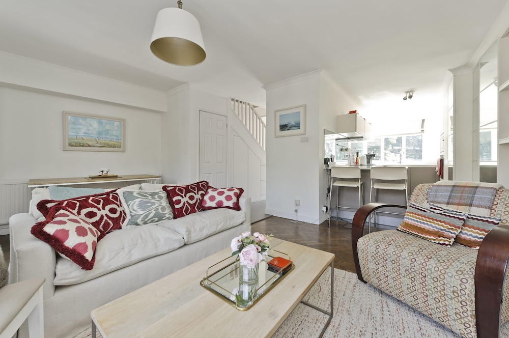 Elegant 2 bed Flat Earls Court