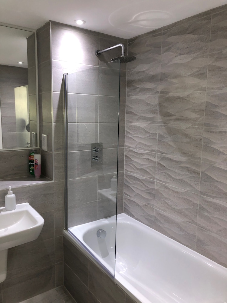 Central Trafford Apartment Free Parking