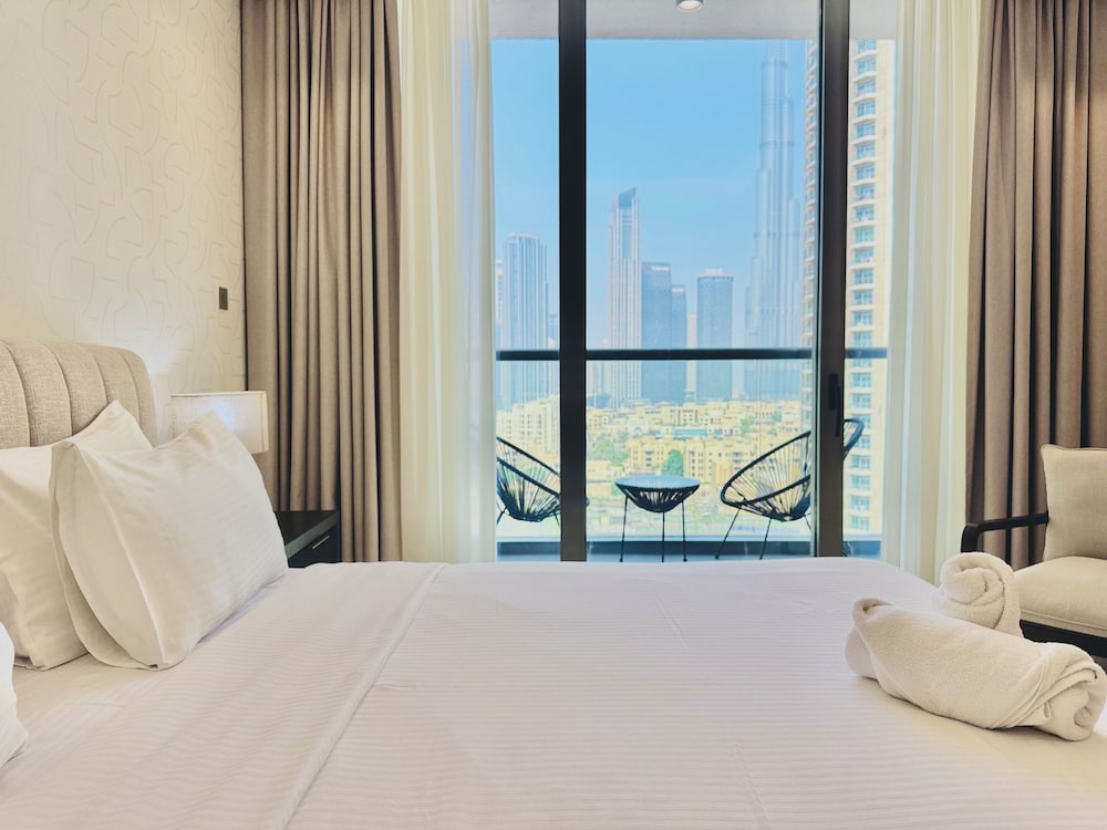 Venduras Chic 1BR Burj Views Sterling