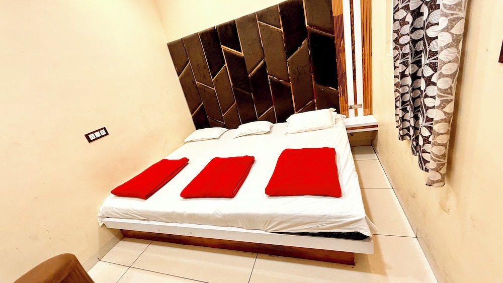 Hotel S C PALACE near Mahakal Temple