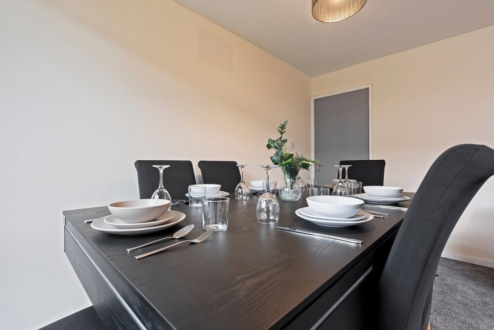 8guests-3br-parking-familyfriendly-nearairport
