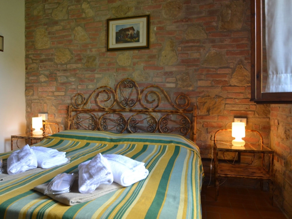 Romola Retreat: Tuscan Escape photo 2