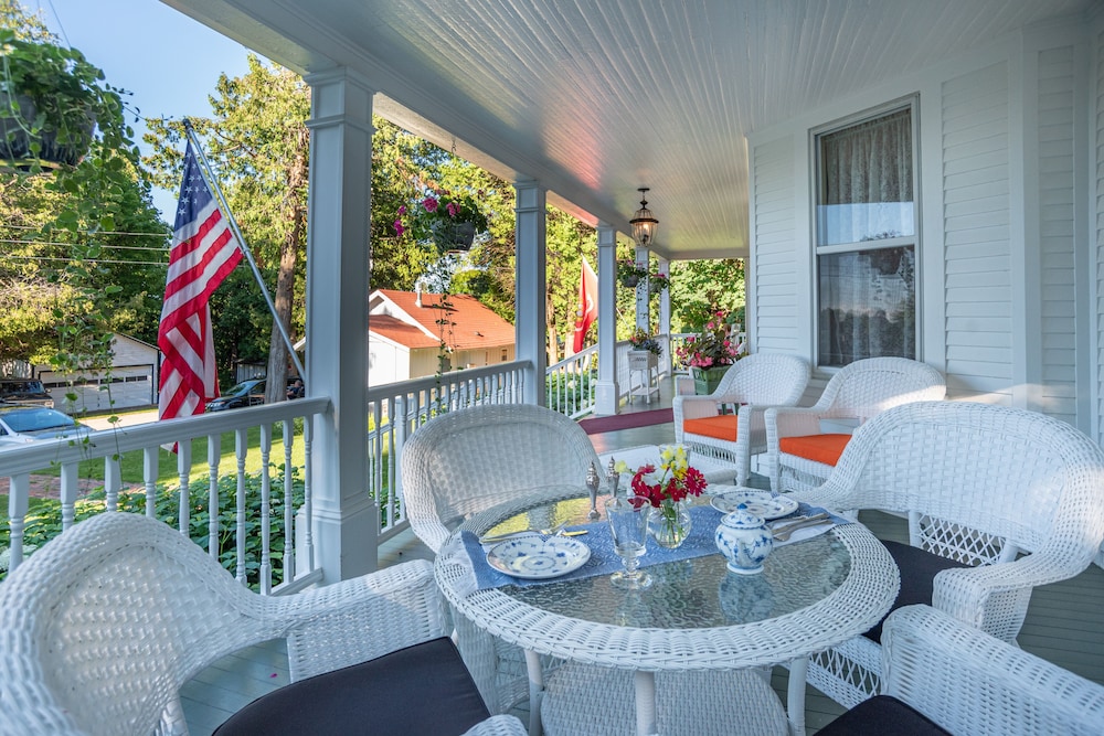 Thorp House Inn & Cottages