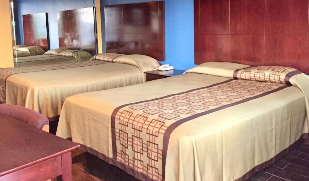 Hotel O Luxury Inn Channelview Baytown I-10 view 3