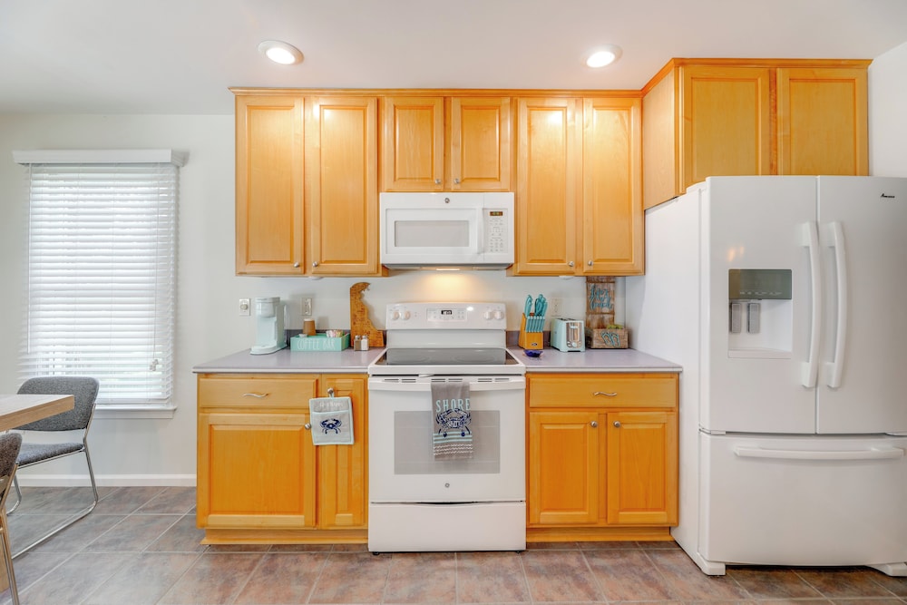 2 Mi to Bethany Beach: Home w/ Furnished Deck