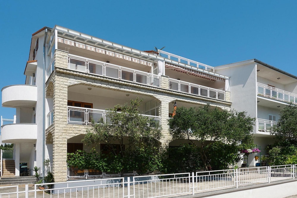 Biograd Beachside Family Apartment