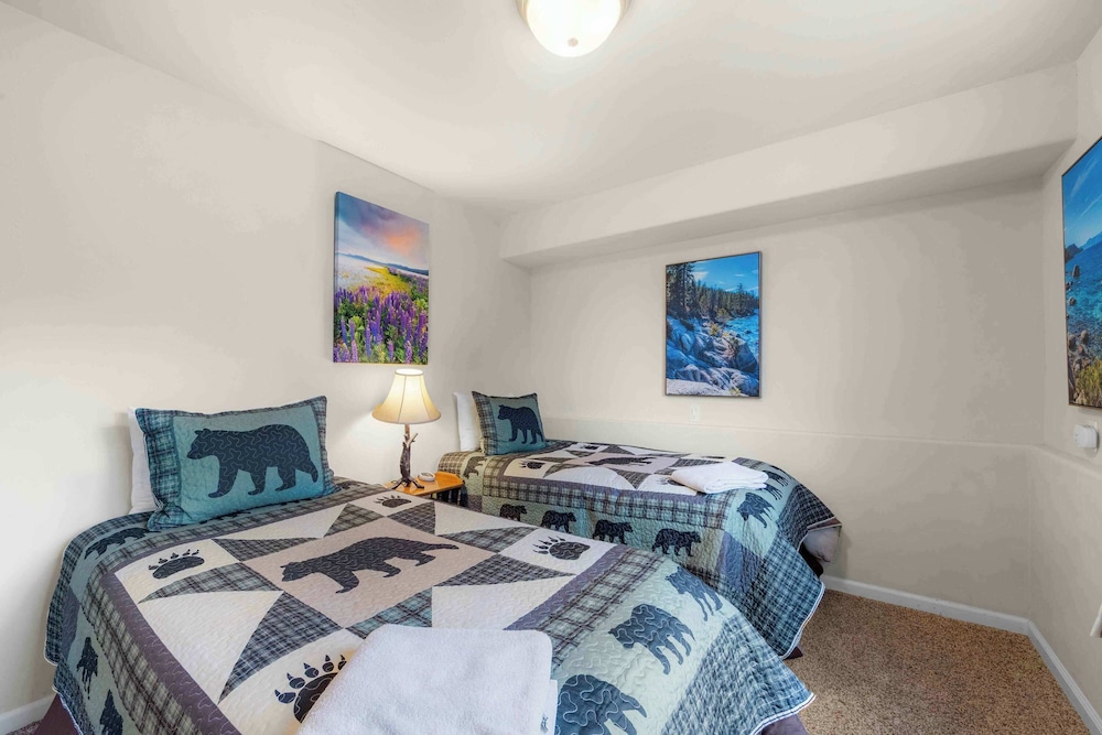 Lookout Point Retreat for 6