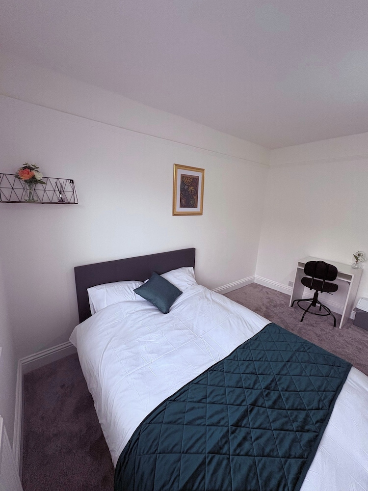 Central Chelmsford 2-bed Apt, 5 Mins to Station