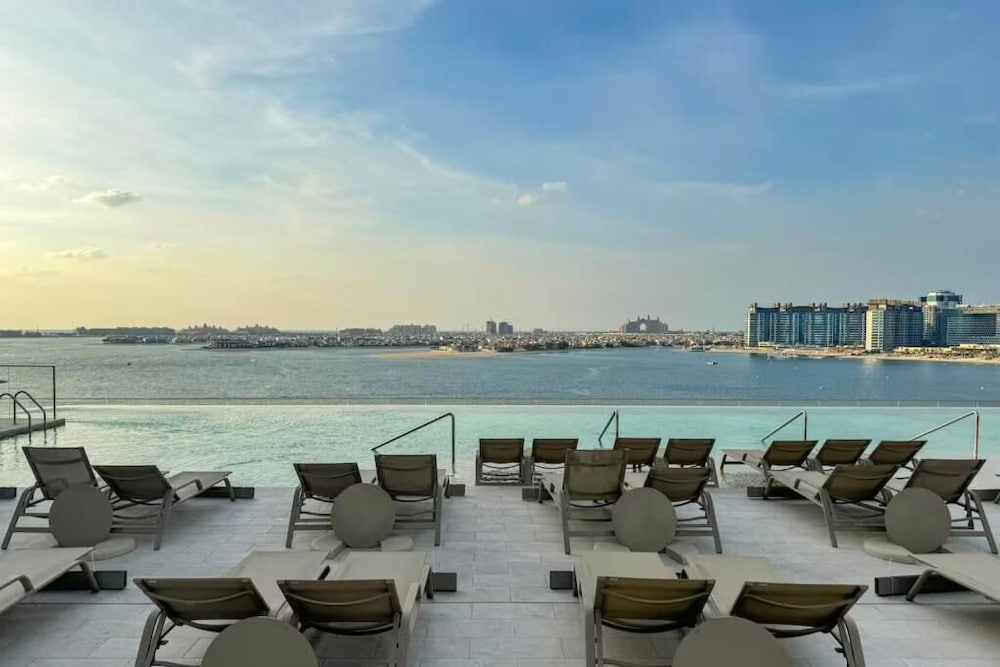 KeyRock - Palm & Sea View with Pool