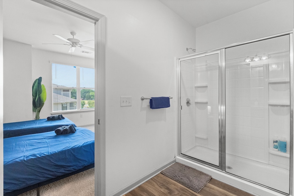 Upscale King 2BR Suite Mins to Charlotte