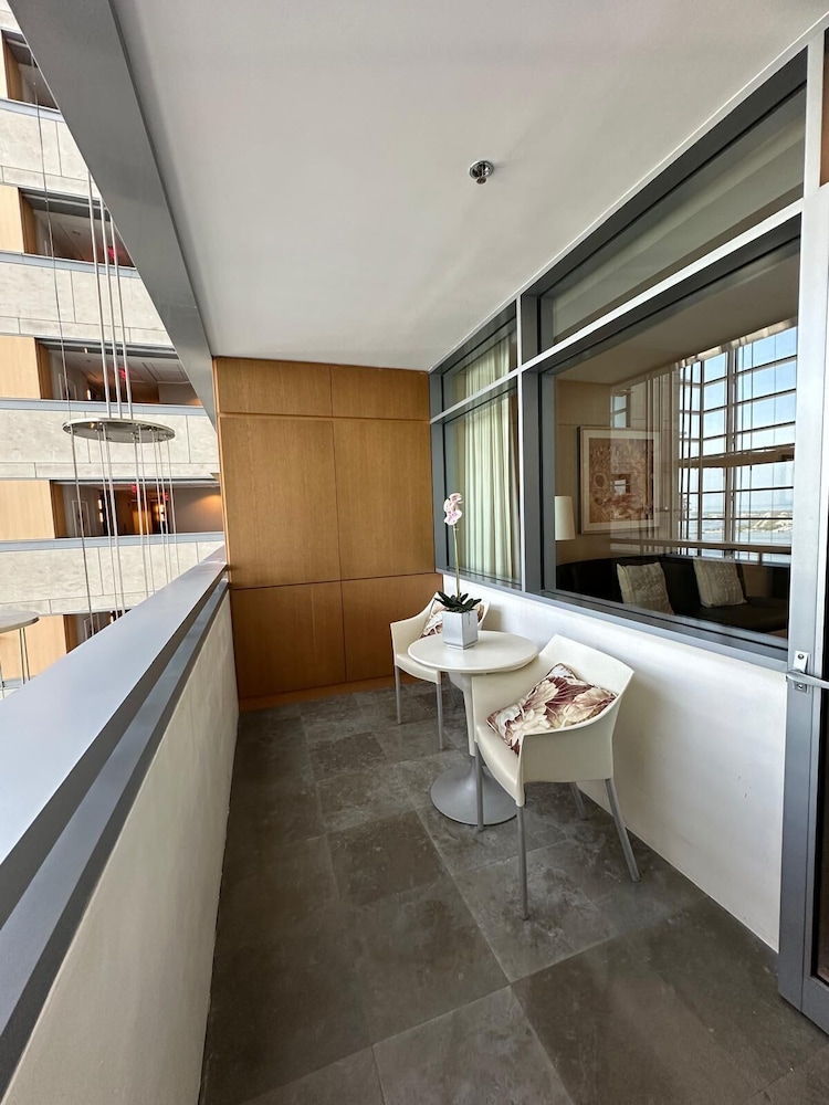 AKA Brickell High Floor Free Parking by Palermo Home