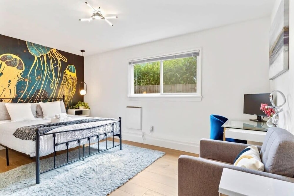 @ Marbella Lane - Stylish 4BR w/ Revitalizing View