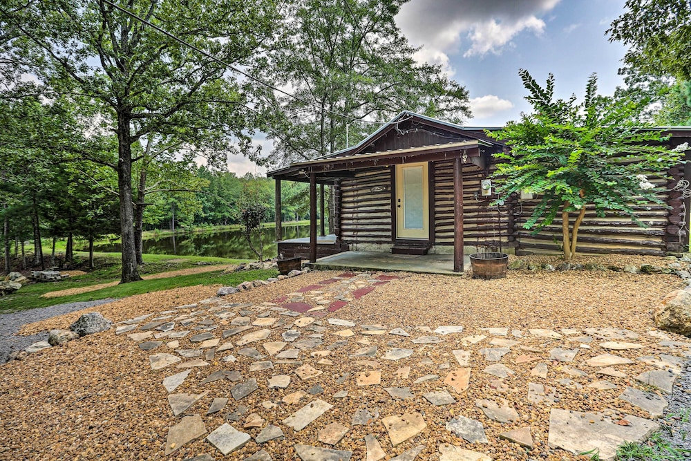 Oxford Vacations - 1950's Serenity Pond Cabin w/ View: Peace  Quiet! - Property Image 1