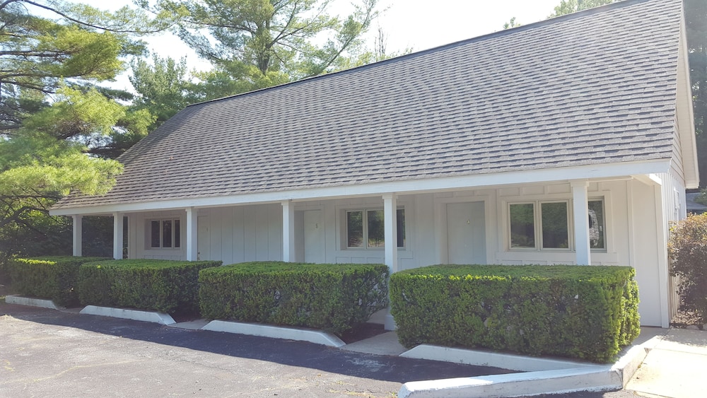 Captain's Quarters Motel - Property Image 18