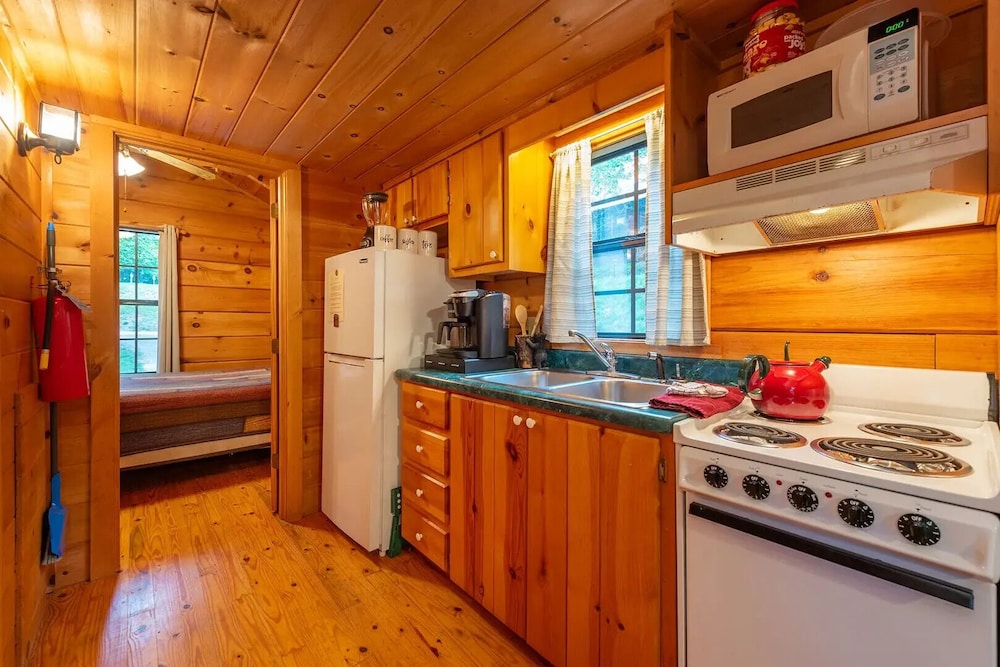 Engadine Inn  Cabins - Property Image 17