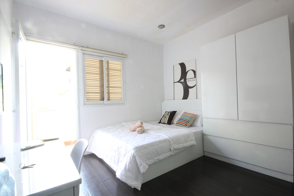 Smiley Apartment 13 - Adults Only