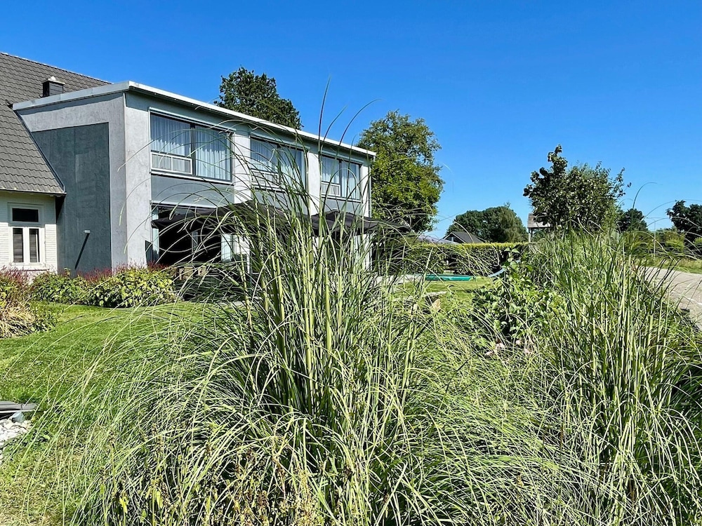 Villa Near Teuge Airport and Paleis 't Loo