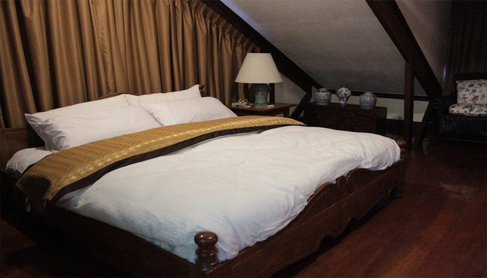 F8 Bed and Breakfast