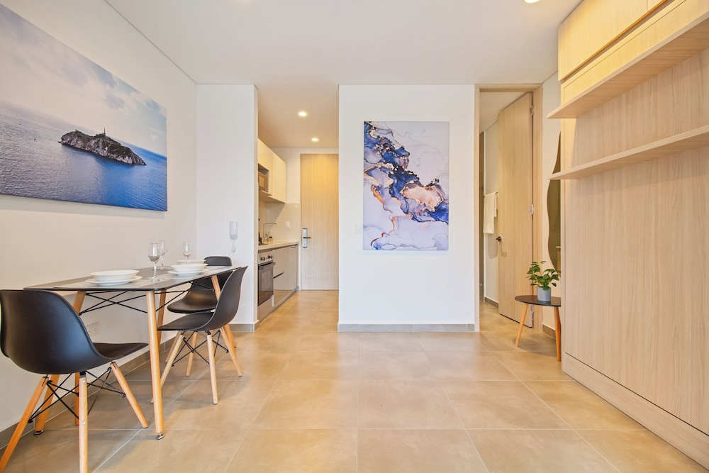 Salguero Suites By HostPro