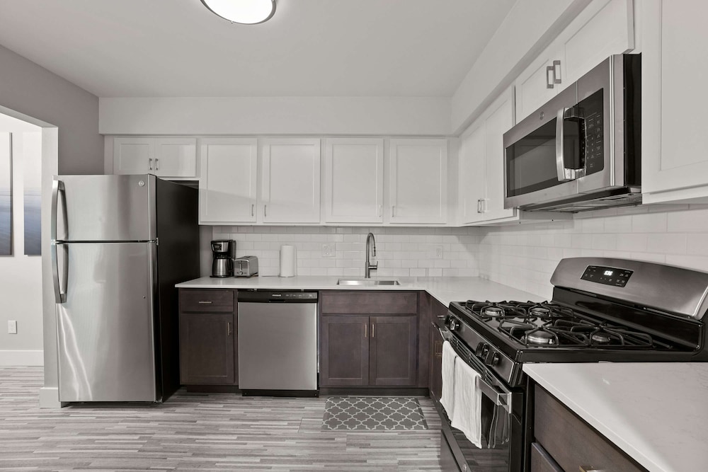 Comfy 2BR 2BA Unit in Pime Location
