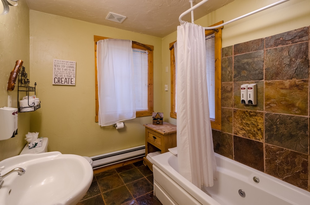 Idyllwild Bunkhouse