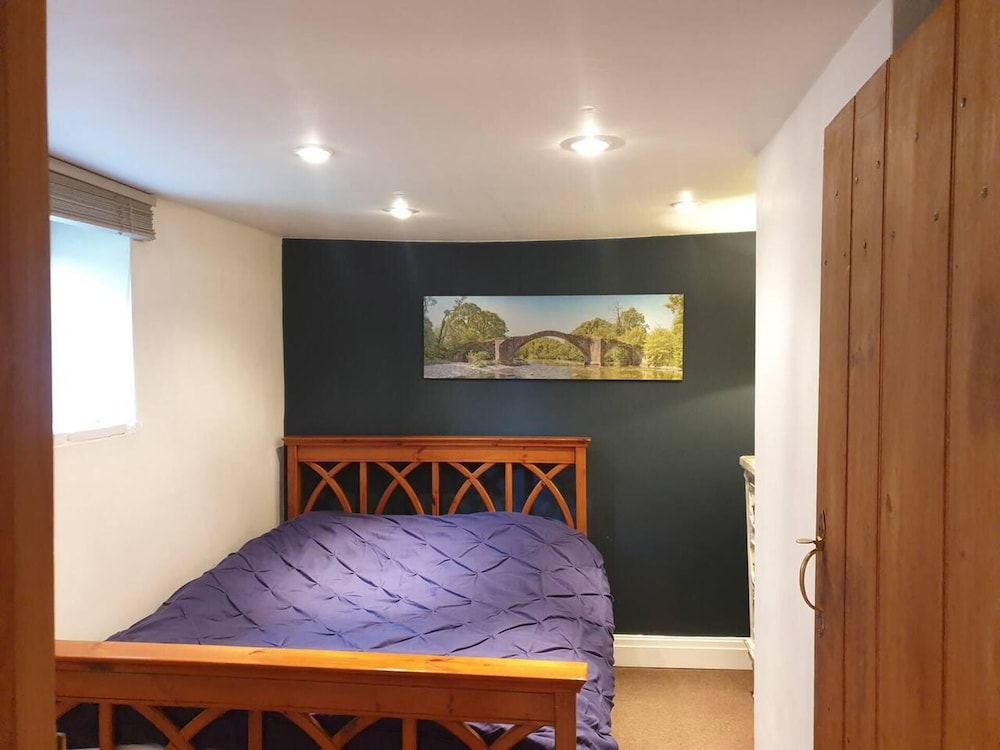 Cottage Hurst Green Sleeps 4, Views view 4