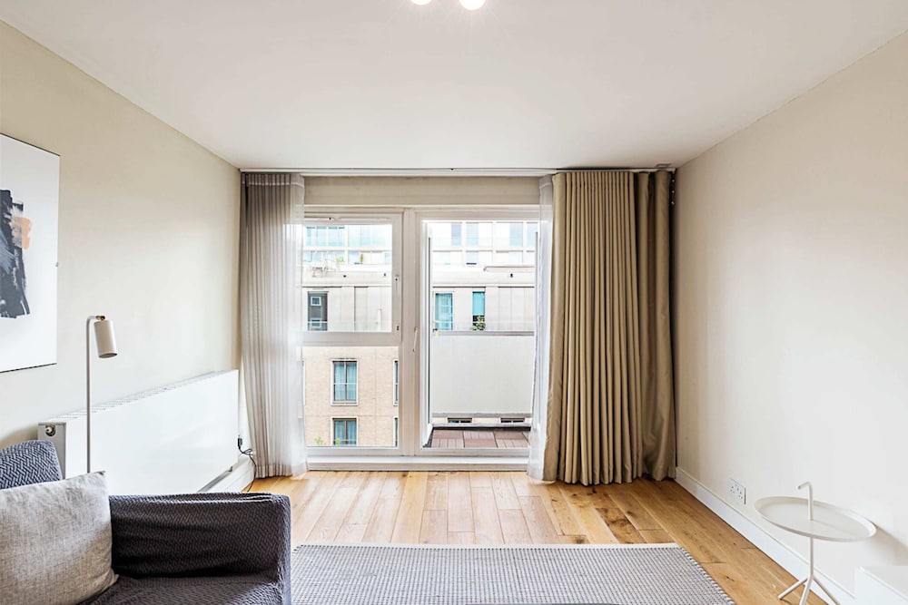 Modern Apartment With Balcony