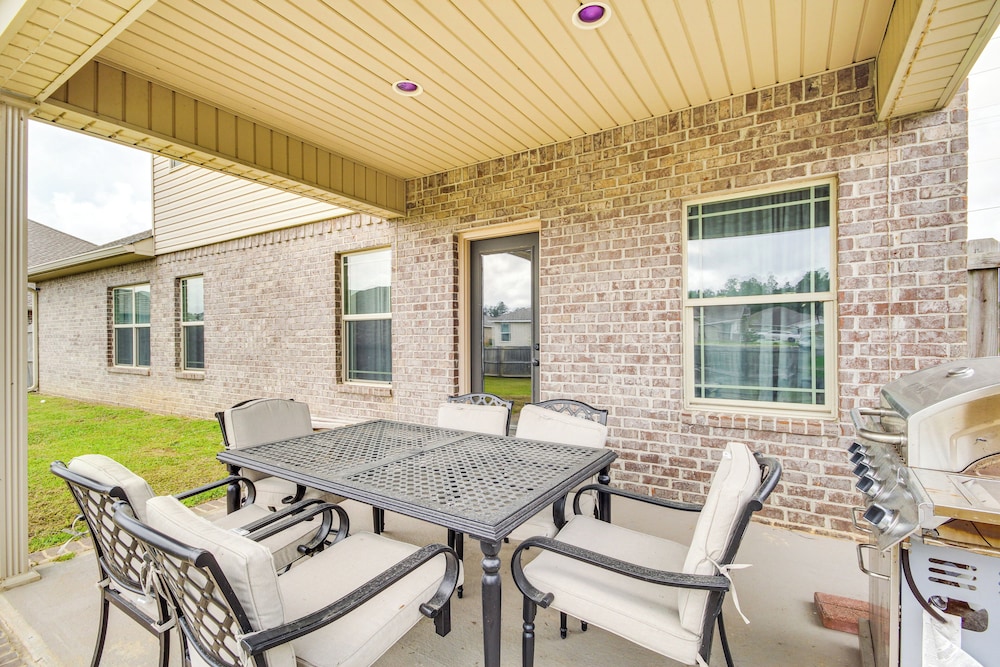 10 Mi to Gulfport Beaches: Family Home w/ Patio