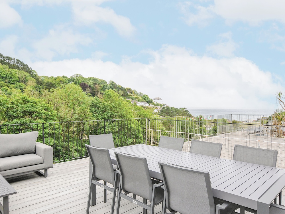 100 Hillside Villas