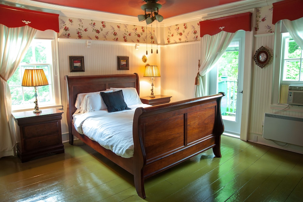 Lee Farm Inn